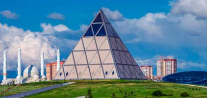 Дворец Мира и Согласия в Астане (Казахстан)