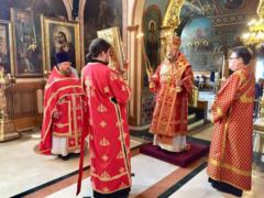 В день памяти пророка Илии епископ Антоний возглавил литургию в храме святых апостолов Петра и Павла в Москве