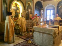 Божественная литургия в Неделю сыропустную, воспоминание Адамова изгнания, на Сербском подворье в Москве 