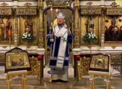 В праздник Введения во храм Пресвятой Богородицы епископ Моравичский Антоний совершил Божественную литургию на Сербском подворье в Москве
