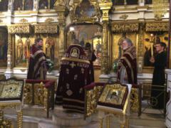 Божественная литургия в праздник происхождения честных древ Животворящего Креста Господня