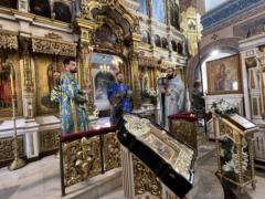Божественная литургия в Неделю 16-ю по Пятидесятнице на Сербском подворье в Москве