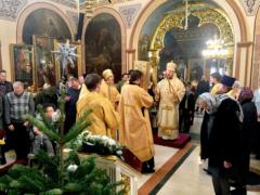 Божественная литургия в Рождественский сочельник на Сербском подворье в Москве