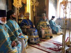 В Неделю 12-ю по Пятидесятнице епископ Антоний совершил Божественную литургию на Сербском подворье в Москве