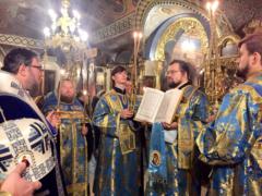 В канун праздника в честь Казанской иконы Божией Матери на Сербском подворье в Москве состоялось всенощное бдение