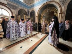 Божественная Литургия в Великий четверг на Сербском Подворье в Москве