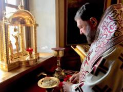 Божественная литургия в 6-ю неделю по Пасхе - о слепом, на Сербском подворье в Москве
