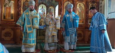 На Покров Пресвятой Богородицы состоялось архиерейское служение в Свято-Троицком храме Челябинска 