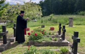 Епископ Антоний совершил панихиду на кладбище монастыря Жича в Сербии