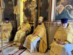 Божественная литургия в Неделю 5-ю по Пятидесятнице, Тихвинской иконы Божией Матери на Сербском подворье в Москве