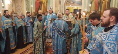 Вечернее богослужение в канун Покрова Пресвятой Богородицы в Свято-Симеоновском кафедральном соборе Челябинска