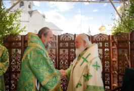 Епископ Ремезиянский Стефан сослужил Патриарху Кириллу за Божественной литургией в праздник Святой Троицы в Троице-Сергиевой лавре
