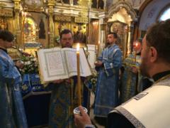 В канун праздника Успения Божией Матери епископ Моравичский Антоний совершил Всенощное бдение на Сербском подворье в Москве