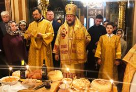 Божественная литургия в день памяти святителя Николая Чудотворца - крестная слава епископа Антония