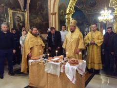 Божественная литургия в день памяти святителя Николая Чудотворца - крестная слава епископа Антония