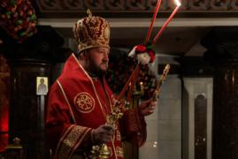 Сонм архипастырей Православной Церкви совершил Божественную литургию в «Царской комнате» Храма-Памятника на Крови