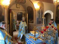 Божественная литургия в праздник Казанской иконы Божией Матери на Сербском подворье в Москве