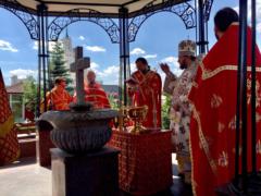 Божественная литургия в день перенесения мощей Николая Чудотворца из Мир Ликийских в Бари