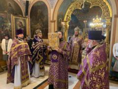 Божественная Литургия в Великий четверг на Сербском Подворье в Москве