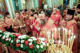 Сонм архиереев совершил последнюю заупокойную литию по невинно убиенному иерею Василию Носову