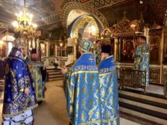 В канун праздника явления иконы Пресвятой Богородицы во граде Казани, на Сербском подворье в Москве состоялось всенощное бдение