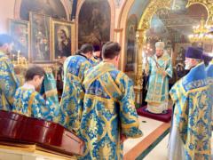 В праздник Покрова Пресвятой Богородицы епископ Моравичский Антоний совершил Божественную литургию на Сербском подворье в Москве
